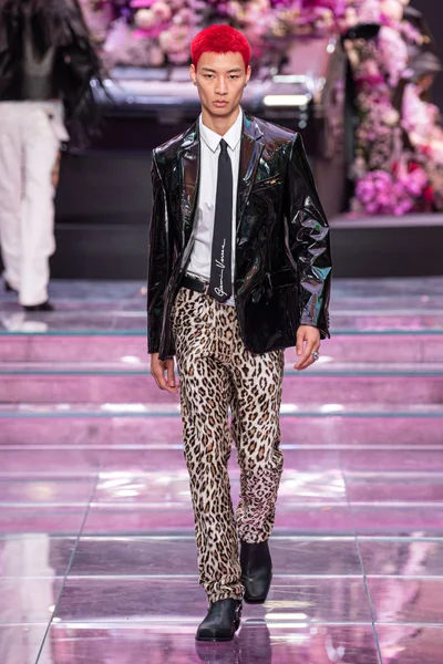 Look 16